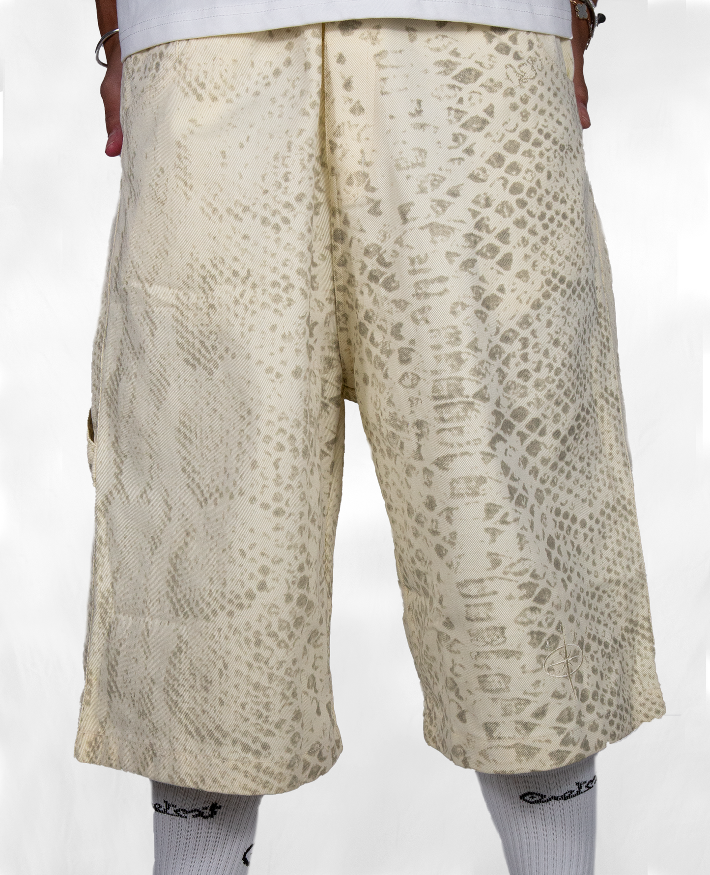 CREAM SNAKE JORT