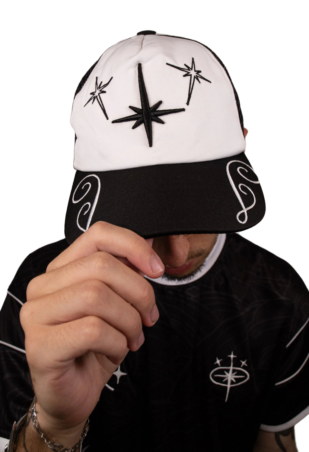 GORRA NEGRA 3 ESTRELLAS