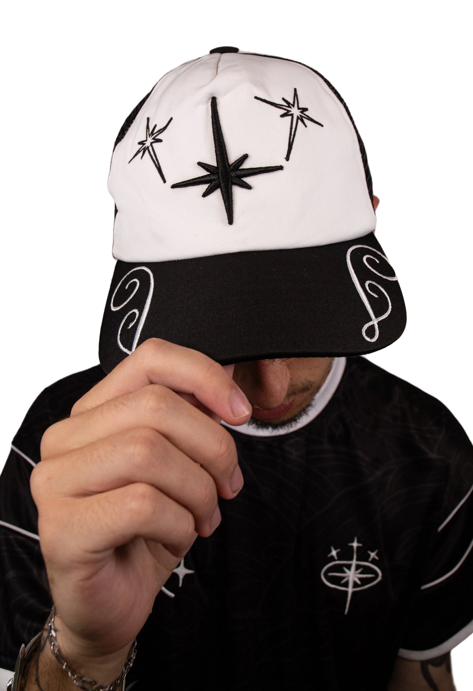 GORRA NEGRA 3 ESTRELLAS