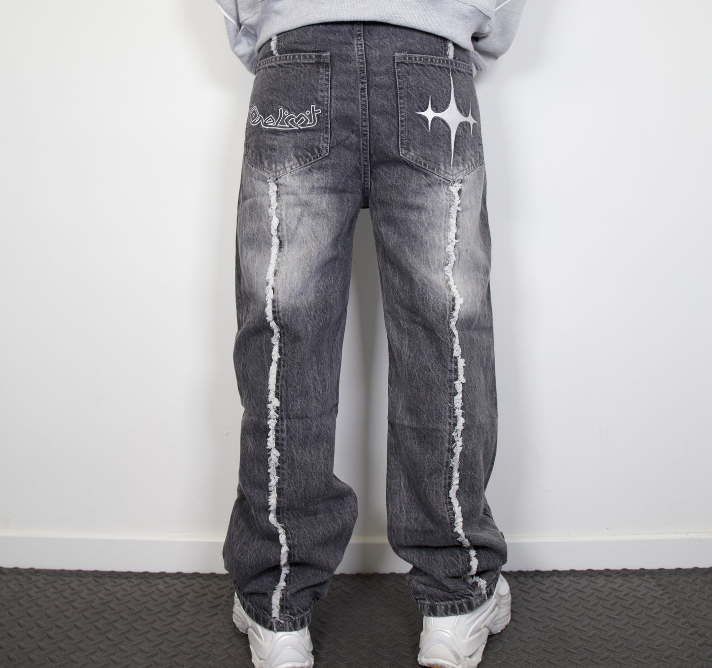 ASTRAL BAGGY JEANS | GRAU GEWASCHENEN
