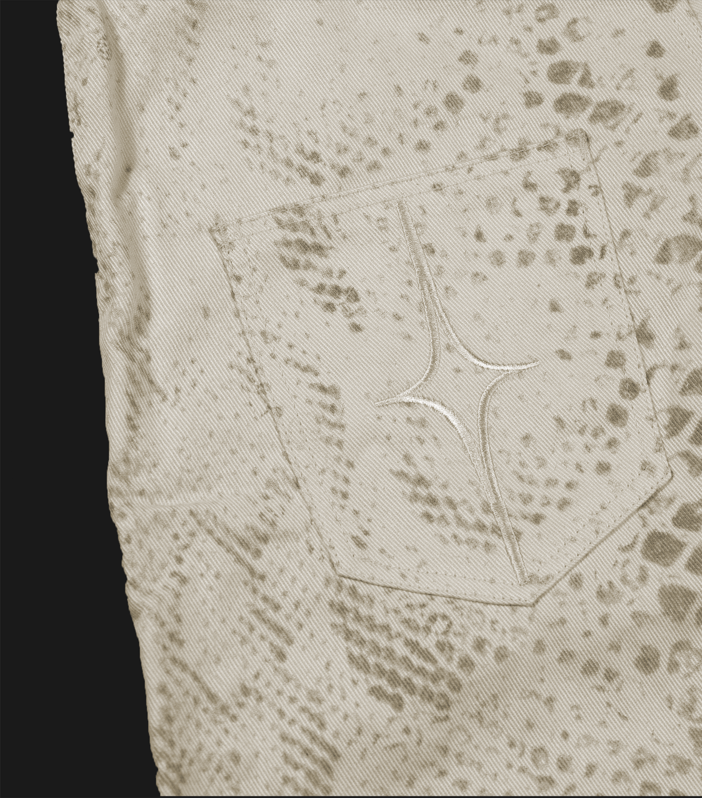CREAM SNAKE JORT